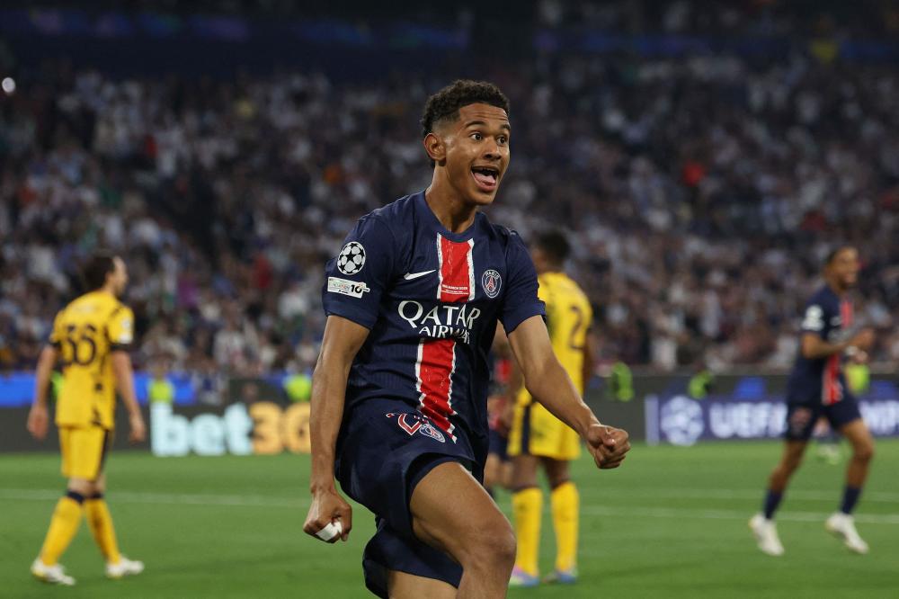 从天堂到地狱，索博在2-1领先后疯狂庆祝，被绝杀后伤心落泪